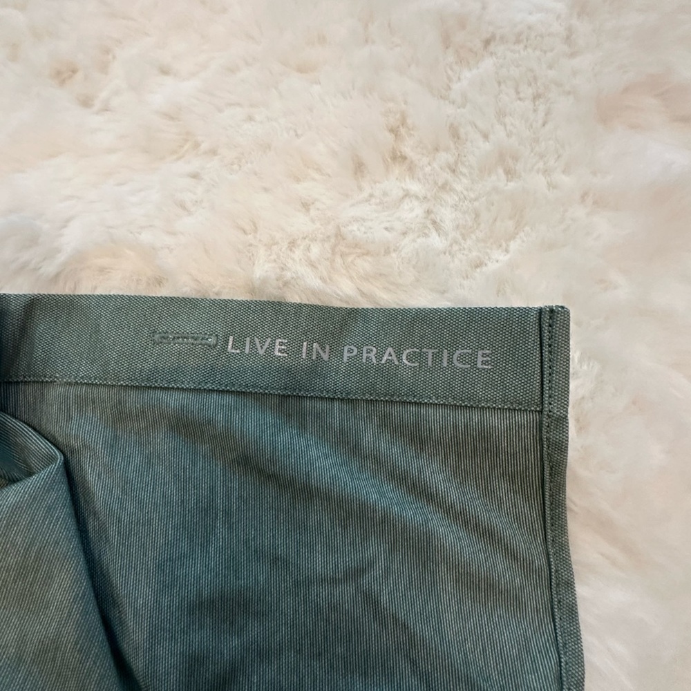 lululemon Green Casual Button Down Shirt - Picture 4 of 5